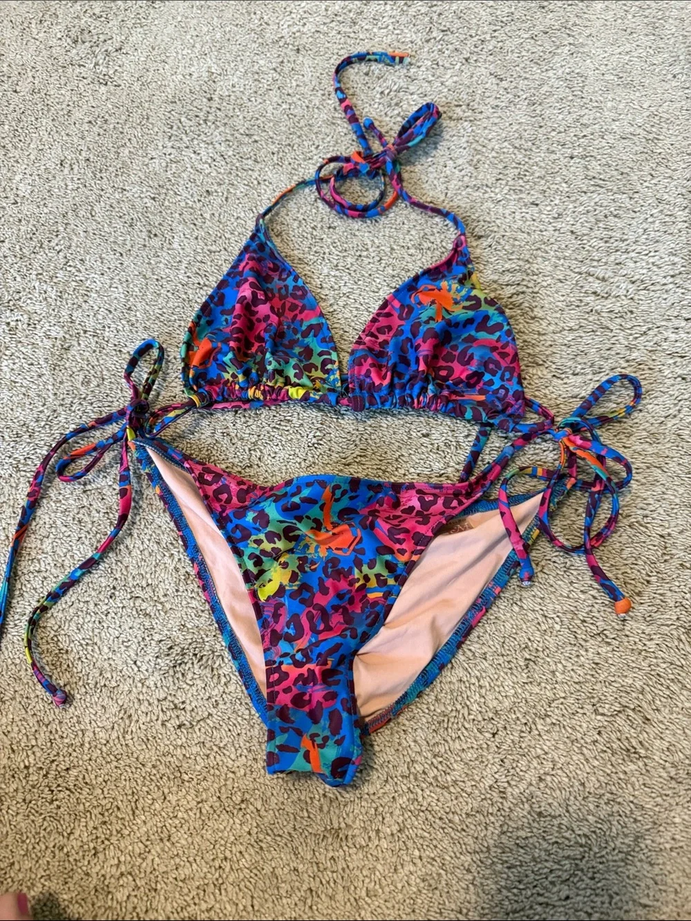Doll 90’s Leopard bikini- medium top w medium scrunch bottom and medium thong. - Picture 4 of 8